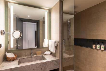 Chambre Confort Double · Terrou-Bi Diamniadio